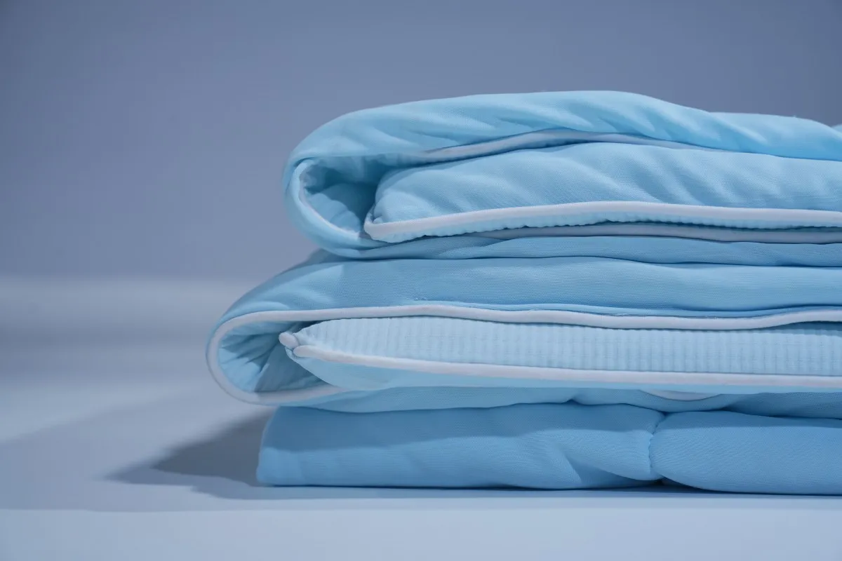 Cooling Comforter with Double-Sided Nylon-Spandex Fabric - Image 6