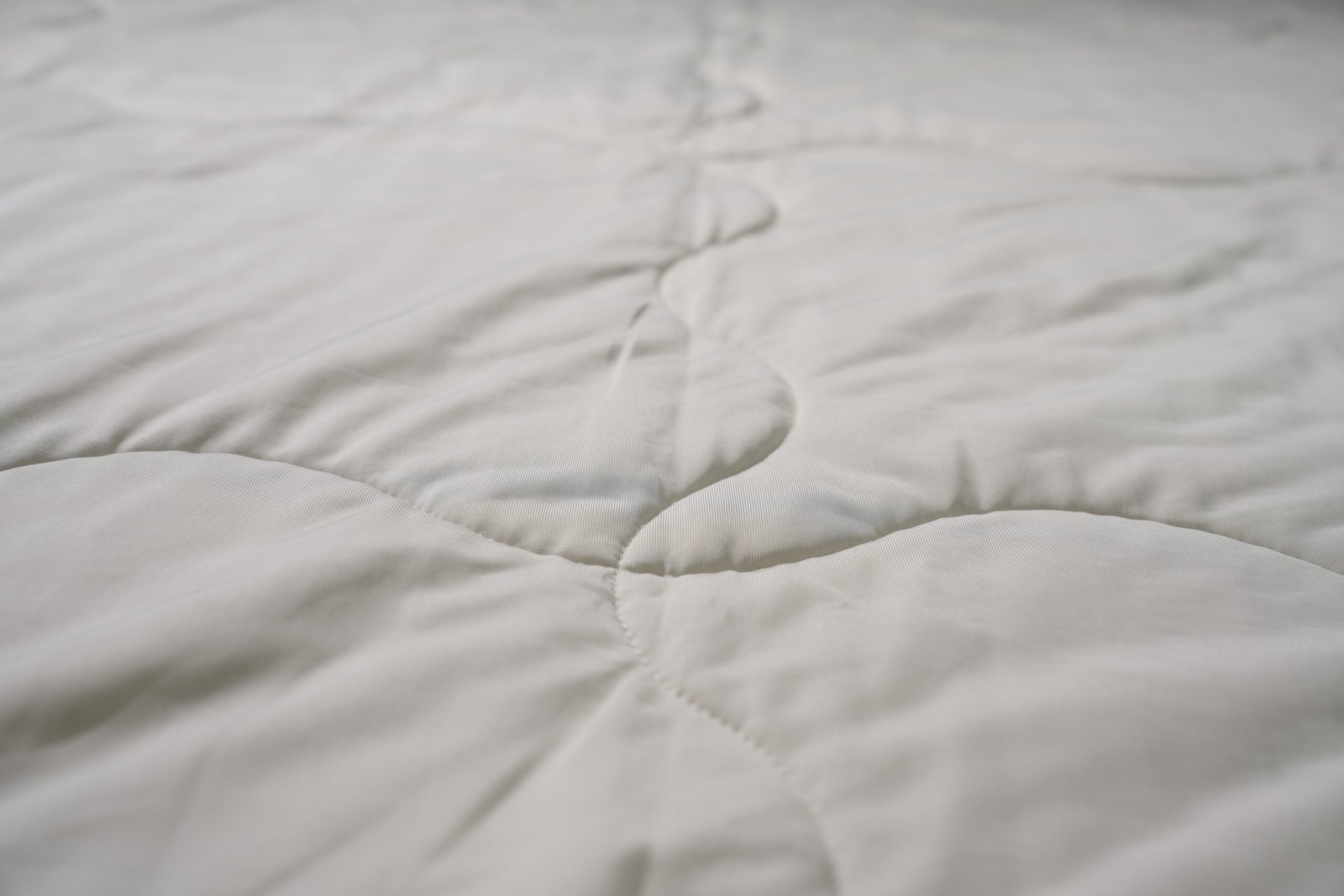 Dual-Sided PCM Cooling Comforter - Image 4