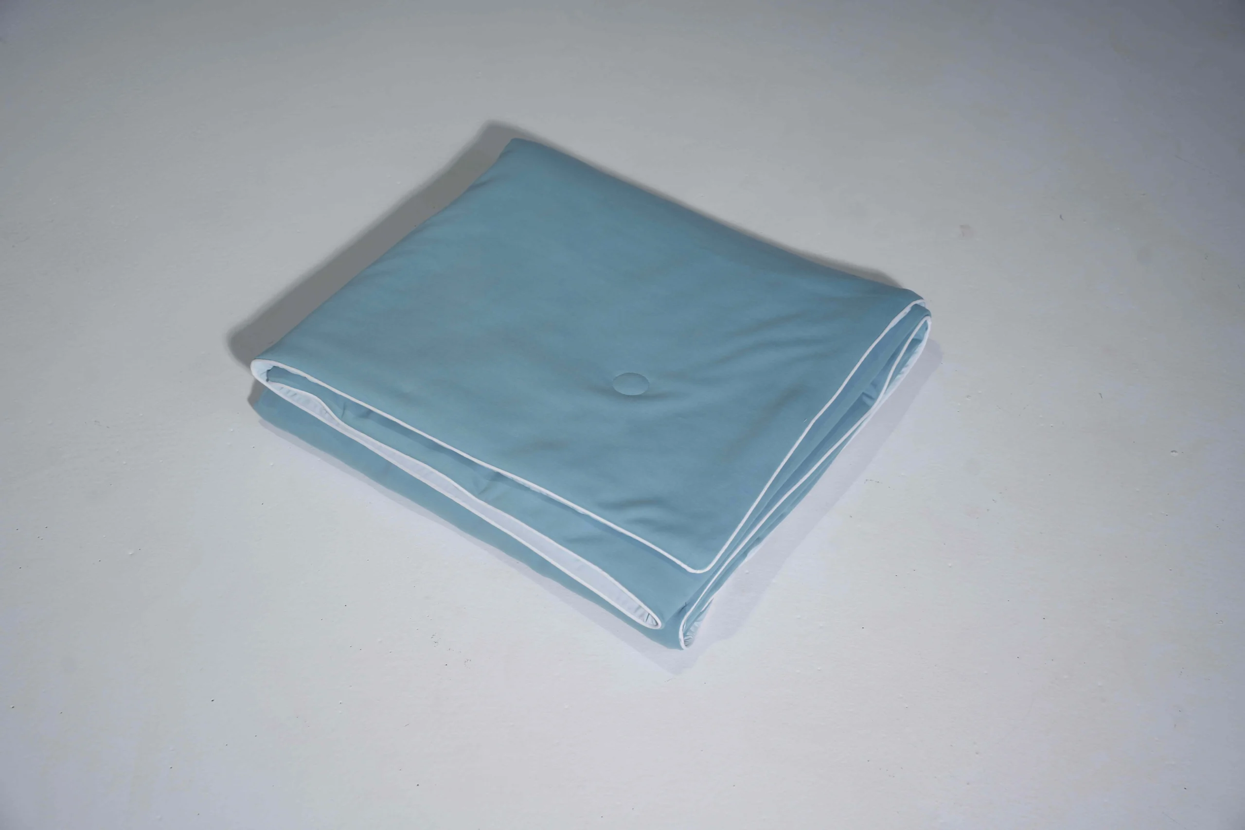 DualFeel Lyocell-Nylon Comforter - Image 3