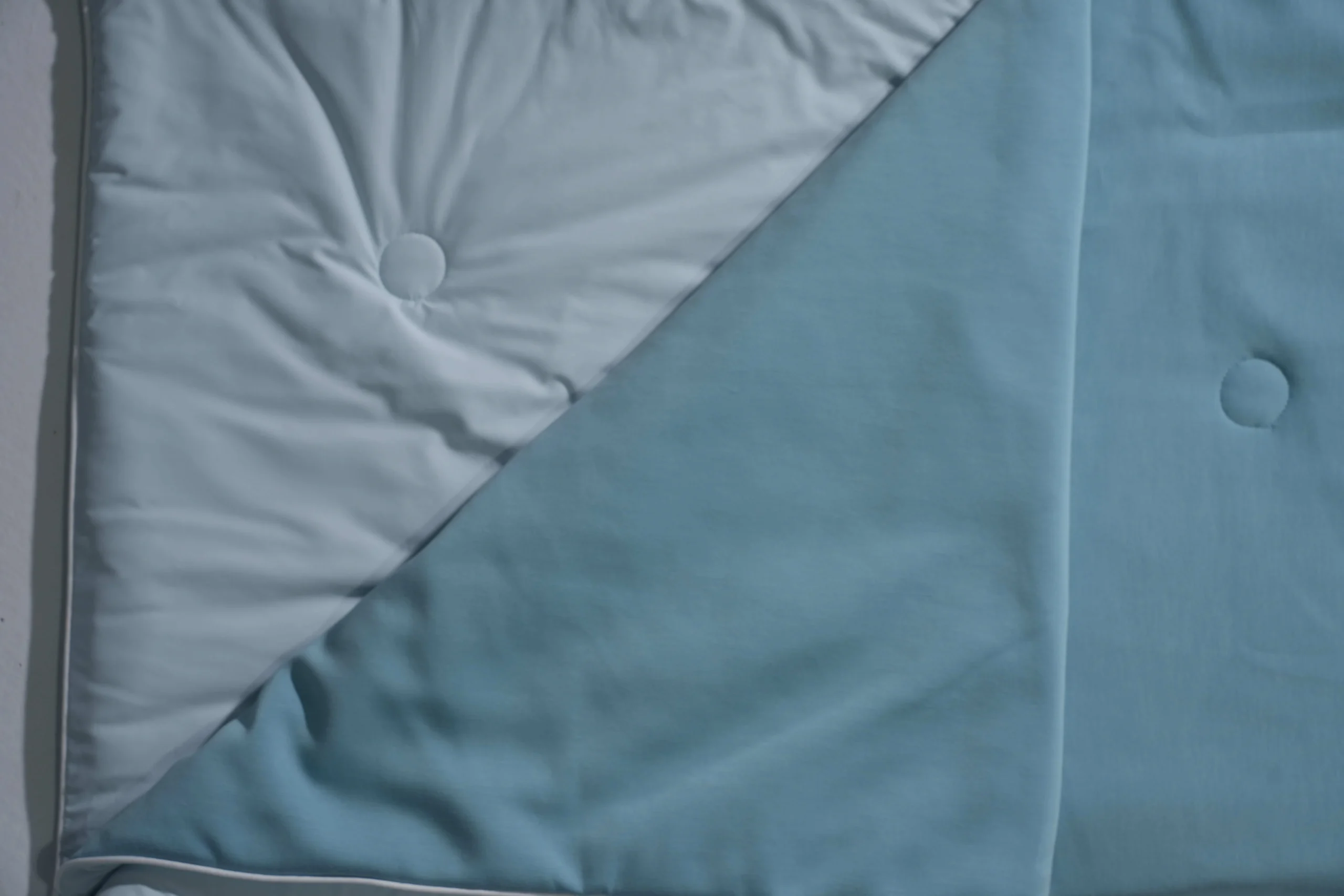 DualFeel Lyocell-Nylon Comforter - Image 4