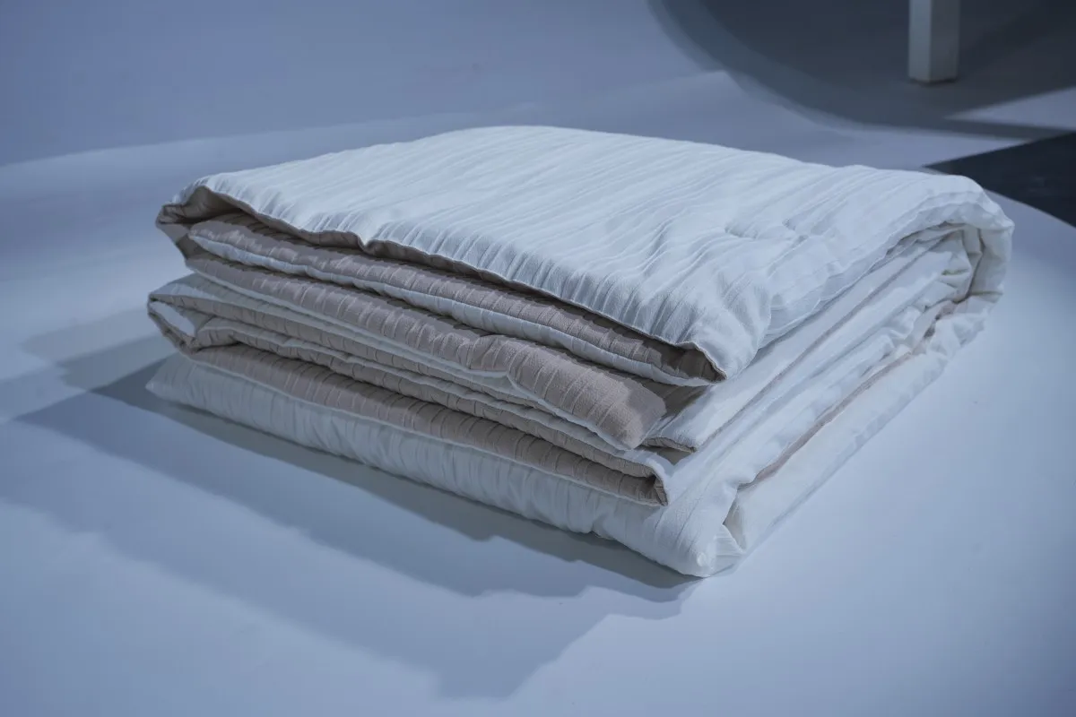 Textured Polyester Dual-Tone All-Season Comforter - Image 6